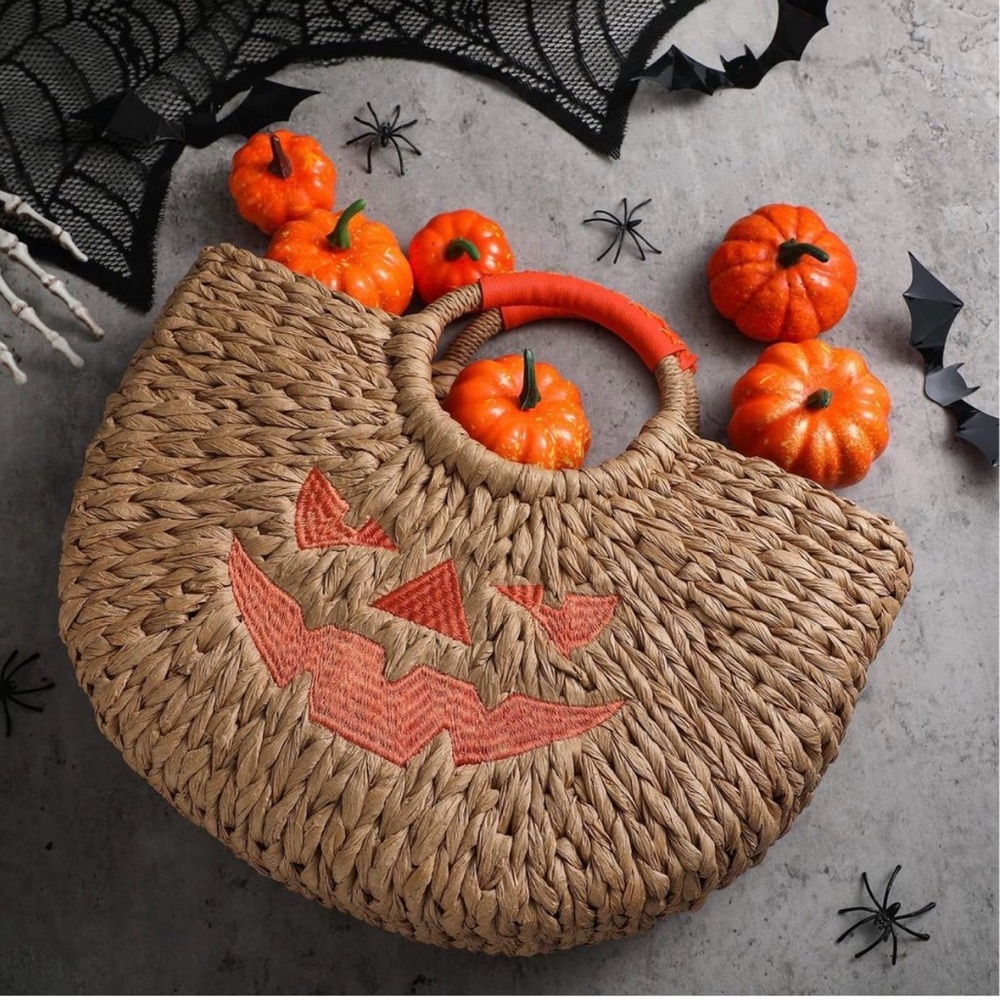 Handwoven Halloween jack-o-lantern Pumpkin Face Tote w/ candy corn tan